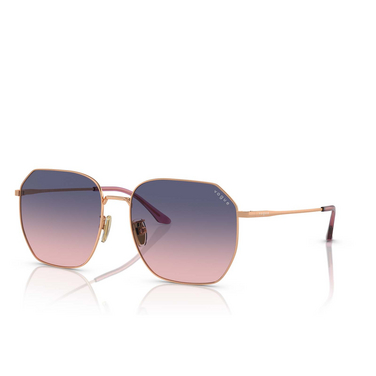 Lunettes de soleil Vogue VO4215SD 5152I6 rose gold - Vue trois quarts