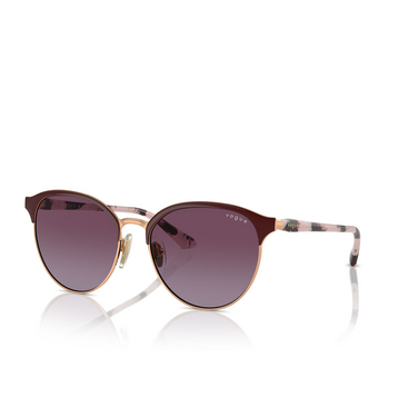 Vogue VO4303S Sunglasses 51708H top bordeaux / rose gold - three-quarters view
