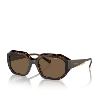 Vogue VO5554S Sunglasses W65673 dark havana - three-quarters view