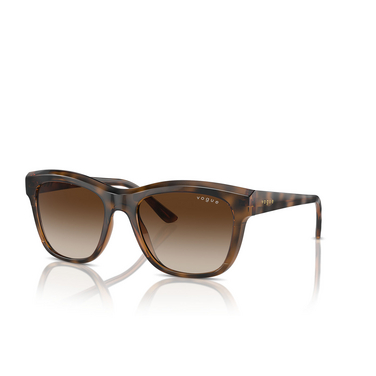 Vogue VO5557S Sunglasses 238613 top dark havana / light brown - three-quarters view