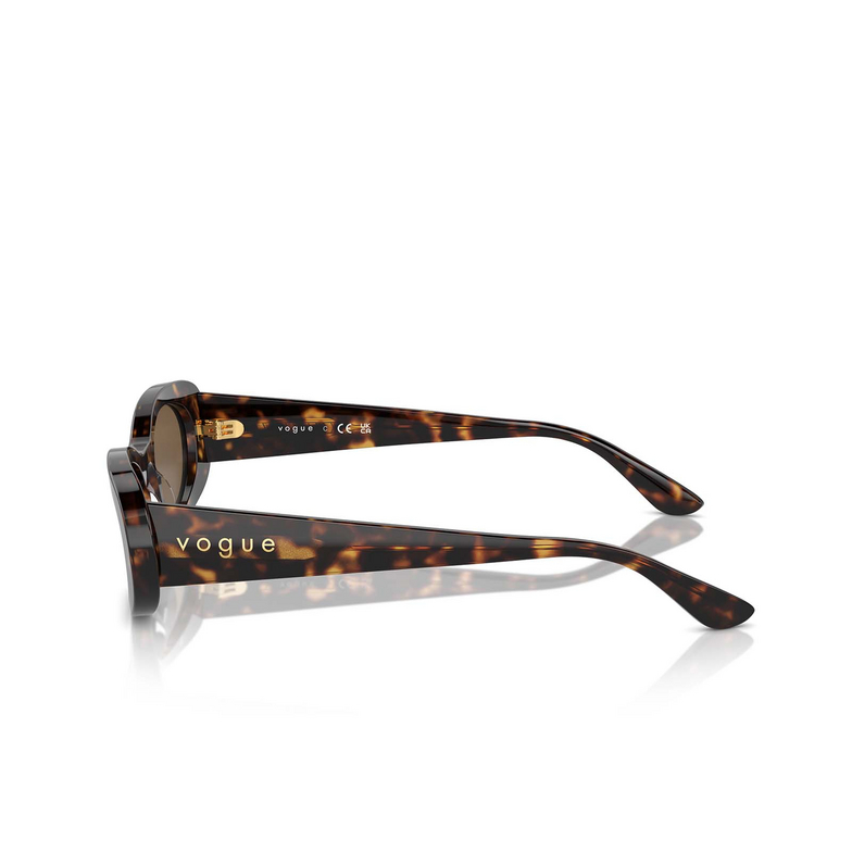 Lunettes de soleil Vogue VO5582S W65673 dark havana - 3/4