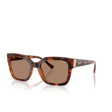 Occhiali da sole Vogue VO5613SB W65673 dark havana - tre quarti