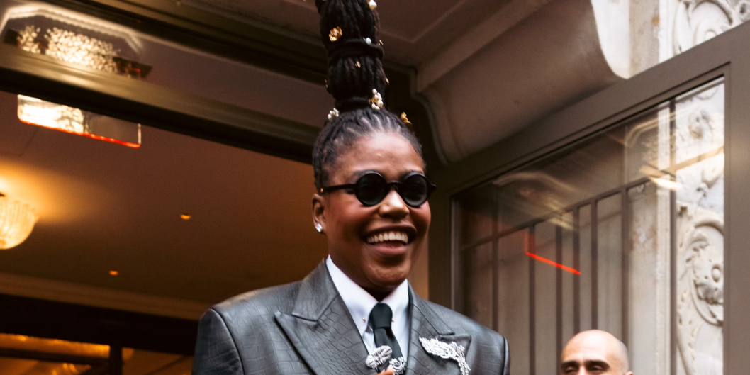 Jonquel Jones con occhiali da sole rotondi al Met Gala 2025