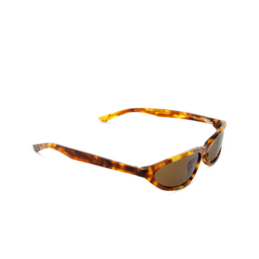 Gafas de sol Balenciaga BB0402S 003 havana - Vista tres cuartos