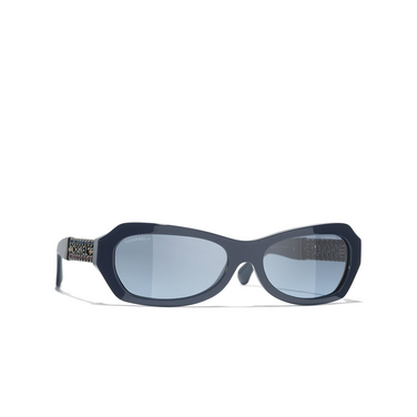 CHANEL oval Sunglasses 1725S2 blue vendome - three-quarters view