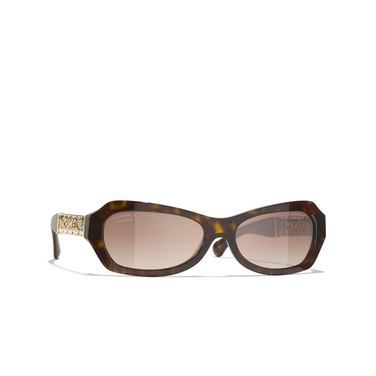 CHANEL oval Sunglasses C714S9 dark havana - three-quarters view