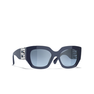 CHANEL Katzenaugenförmige sonnenbrille 1462S2 dark blue - Dreiviertelansicht