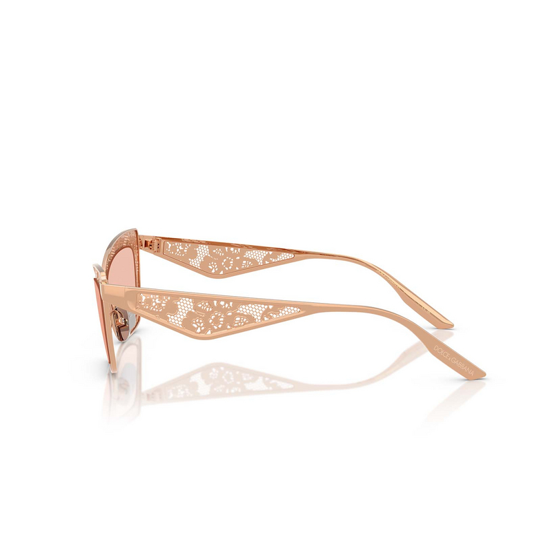 Dolce & Gabbana DG2311 Sonnenbrillen 129884 rose gold - 3/4