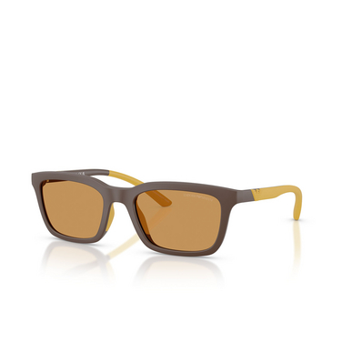 Occhiali da sole Emporio Armani EA4249U 625893 matte brown - tre quarti