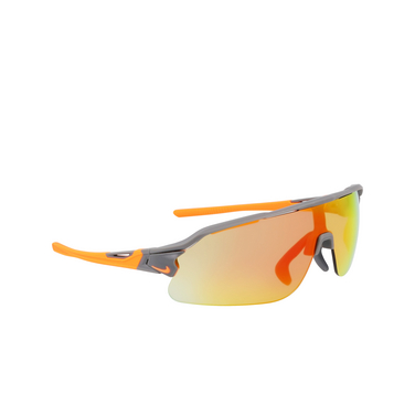 Nike FLYFREE SHIELD E Sunglasses 065 mt smok gry / road orag mir / clr - three-quarters view