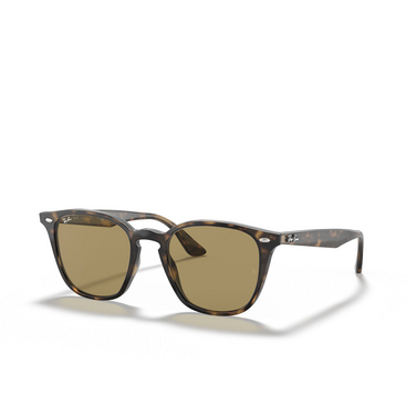 Occhiali da sole Ray-Ban RB4258F 710/73 light havana - tre quarti