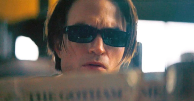 Robert Pattinson mit eckiger Sonnenbrille