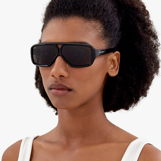 Di tendenza: acquista gli occhiali da sole neri di Saint Laurent