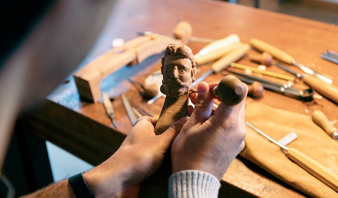 Gianfranco crafting a decoration for one of his viols