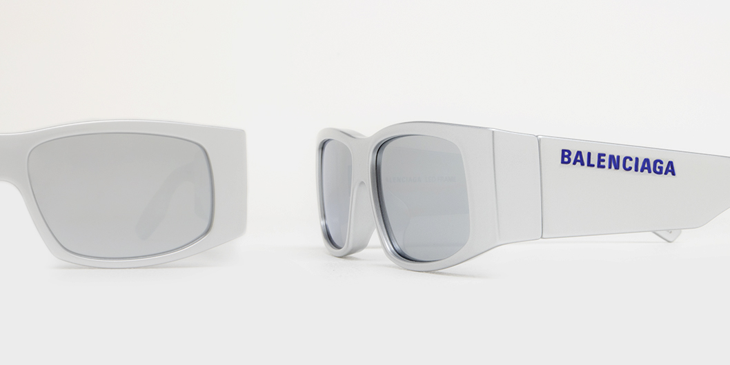 I nuovi occhiali da sole Balenciaga LED Frame in argento