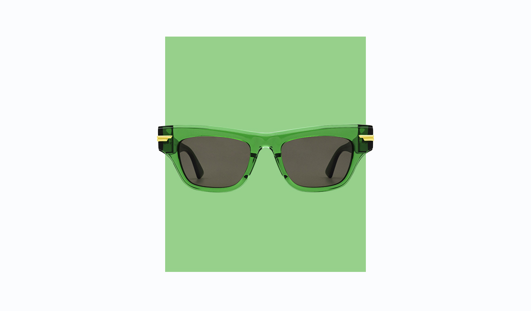 Tendenze occhiali da sole autunno 2022: modello BV1122S di Bottega Veneta in verde