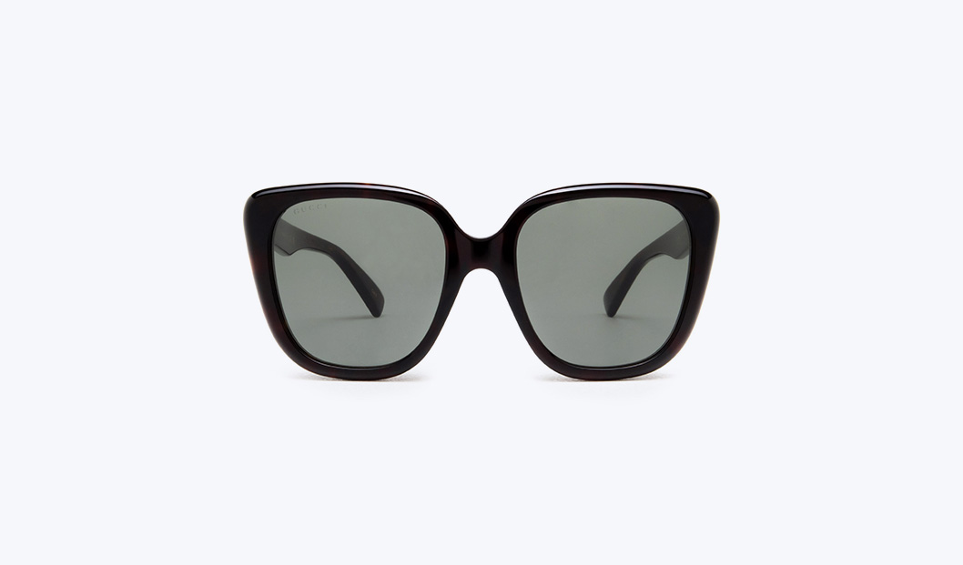 Ispirati a Emily in Paris: occhiali da sole a farfalla neri di Gucci