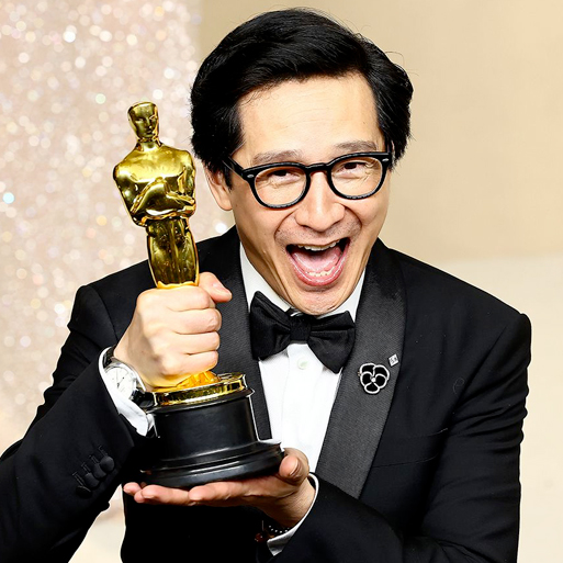 Ke Huy Quan wear’s Oliver Peoples’s Sheldrake eyeglasses at the 2023 Academy Awards.