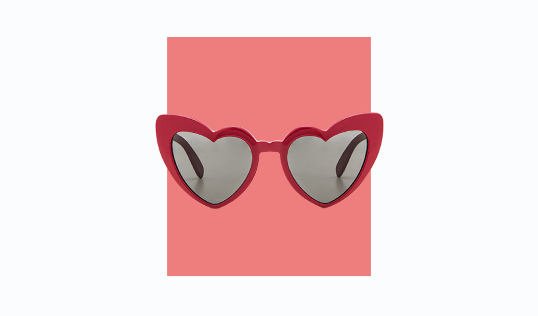 Tendenze occhiali da sole autunno 2022: LouLou SL 181 di Saint Laurent in rosso ciliegia