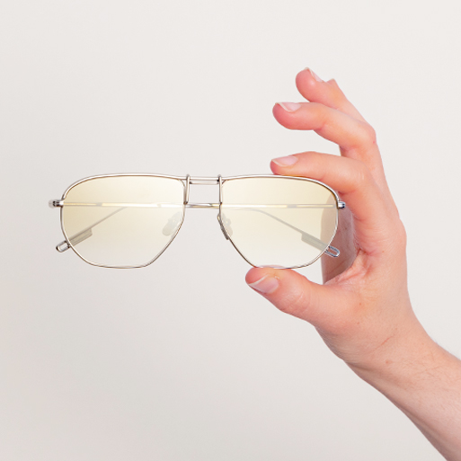 Tendenze occhiali da vista 2023: modelli con lenti colorate